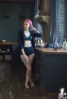 (Suicide Girls) Dolphie – 櫻花