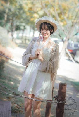 [Romi] 性感辣妞薄紗穿著太透啦！自然風格好讚 (39P)