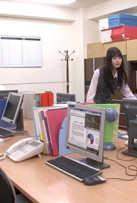 (朝倉ことみ)可愛型OL第一天上班就被抓來當性奴幹 (21P)