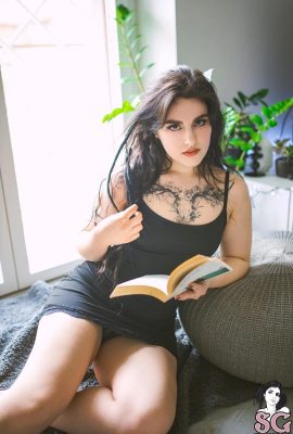 (Suicide Girls)2023年10月1日 – Vavalova – 地下(56P)