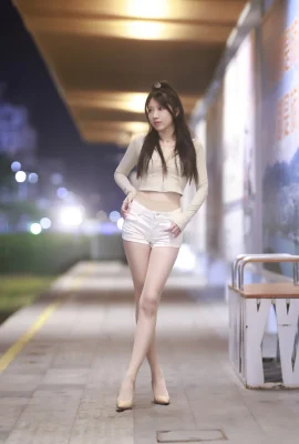 斗魚主播小女巫露娜芳蹤主題戶外白色上衣配性感白色短褲露超薄肉絲秀美腿誘惑寫真45P