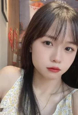 女大生美女裸露清涼寫真！ (14P)