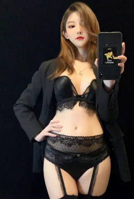 YiXiaoYangZe 一小央澤 – Elegant Woman 優雅的壞女人 (35P)