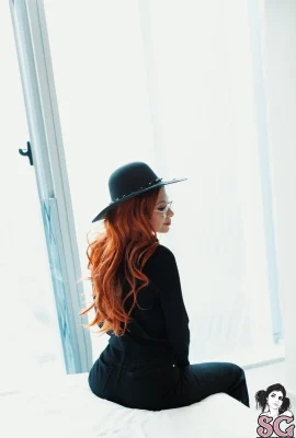 （（Suicide Girls）2025年4月1日 –  Lilvixen  –  Kinda Love（43p）