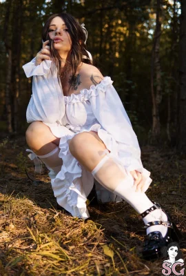 （（Suicide Girls）2025年4月1日 –  Linafire  – 森林中的秘密（48p）