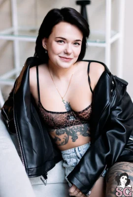 （（Suicide Girls）2025年4月15日 –  Lilithqueen  – 搖滾小雞（60p）
