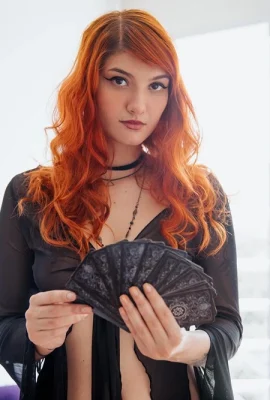 （（Suicide Girls）2025年5月2日 –  honeyhotfoxy  – 隔壁女巫（51p）