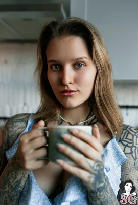 （（Suicide Girls）2025年5月15日 – 稀有 –  Azul（50p）