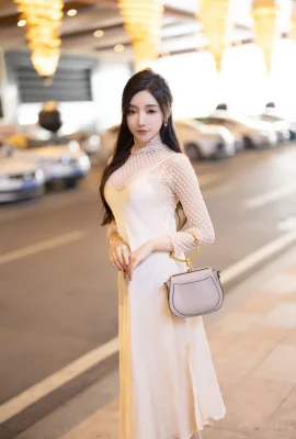 王馨瑤 – 白色絲襪 (120P)