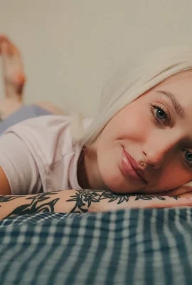 （（Suicide Girls）2025年6月1日 –  Thelolaboop  – 臥室的眼睛（42p）