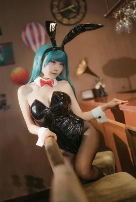 香草喵露露 – 七龍珠 布瑪 兔女郎