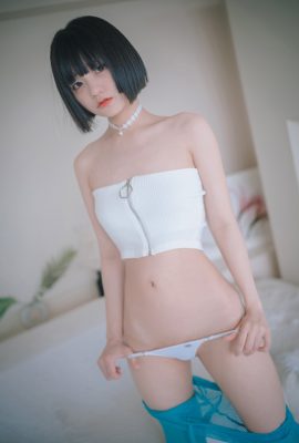 DJAWA Jeong Jenny – 昏昏欲睡的一天 S.Ver