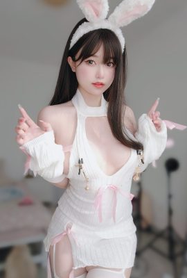 女主角K – 白絲兔女郎