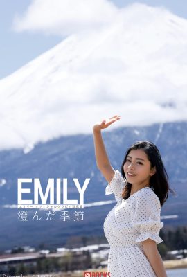 寫真集 EMILY 官方凹印寫真集 Clear Season