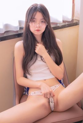 Lin Shu Ci 林書詞– 眼鏡清純美少女可愛草莓透明內褲
